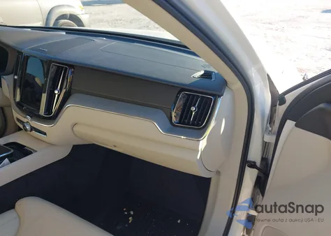 2023 Volvo Xc60 B5 Ultimate Bright Theme z USA, uszkodzony, nr VIN YV4L12DA6P1352459